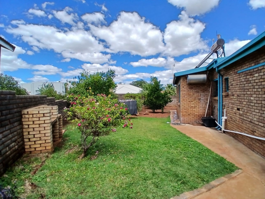 4 Bedroom Property for Sale in Kuruman Northern Cape